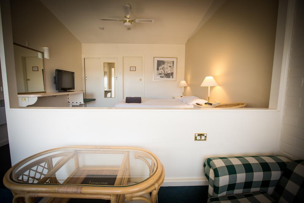 Abel Tasman Airport Motor Inn Лонсестон Екстер'єр фото