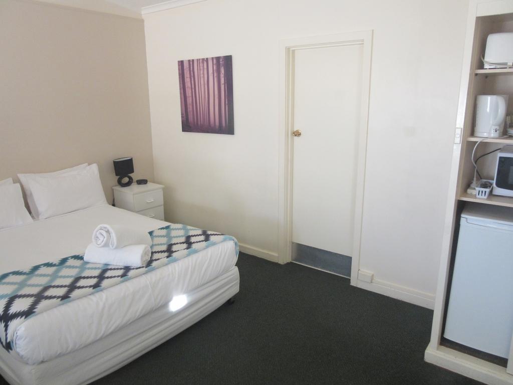 Abel Tasman Airport Motor Inn Лонсестон Екстер'єр фото