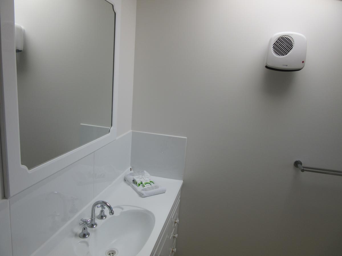 Abel Tasman Airport Motor Inn Лонсестон Екстер'єр фото