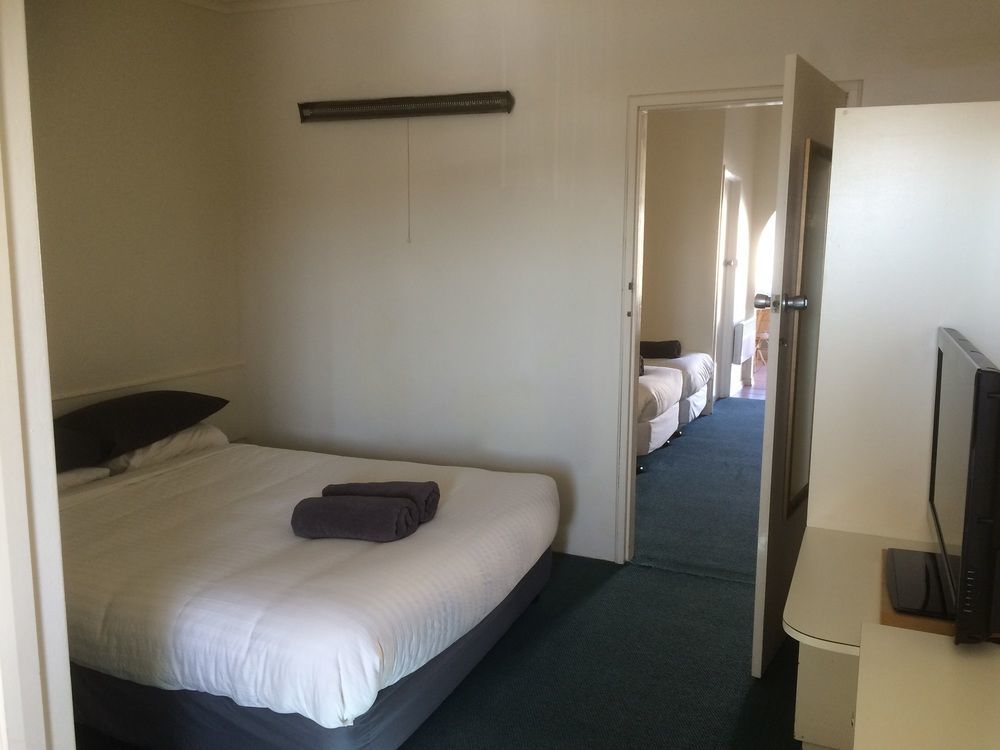 Abel Tasman Airport Motor Inn Лонсестон Екстер'єр фото