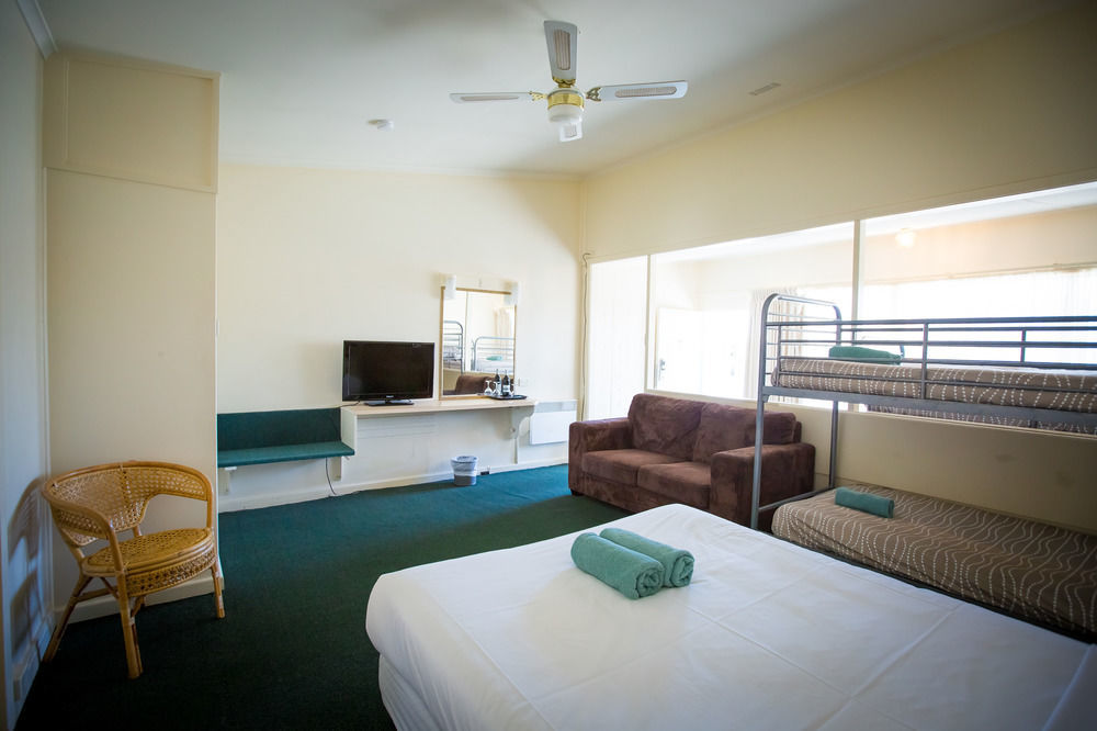 Abel Tasman Airport Motor Inn Лонсестон Екстер'єр фото